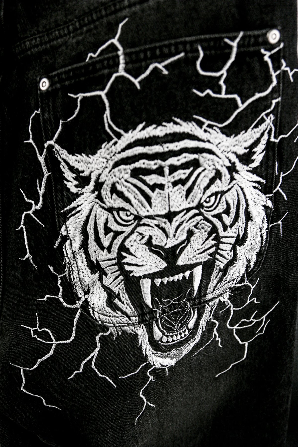 Mobius Tiger Jorts
