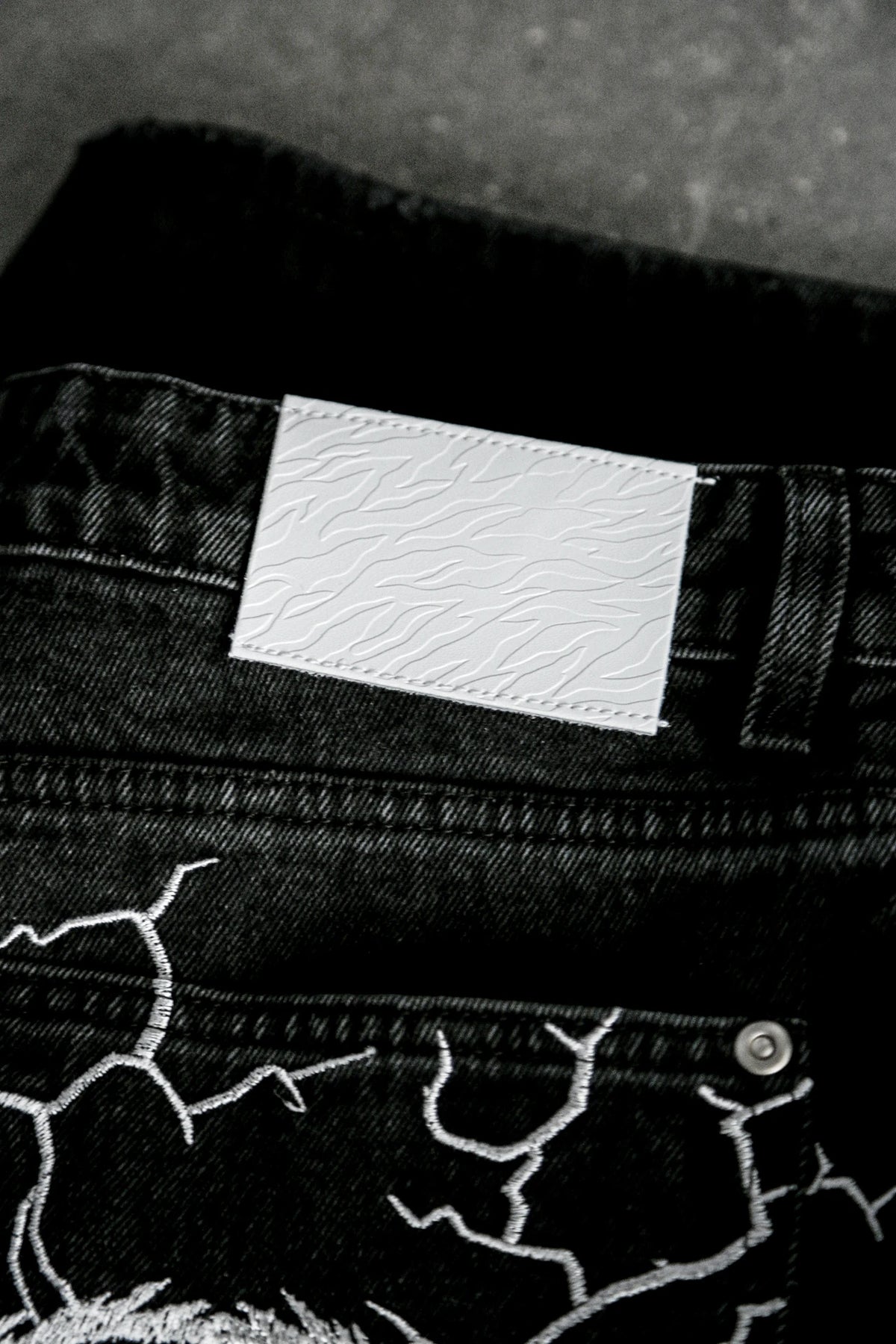 Mobius Tiger Jorts