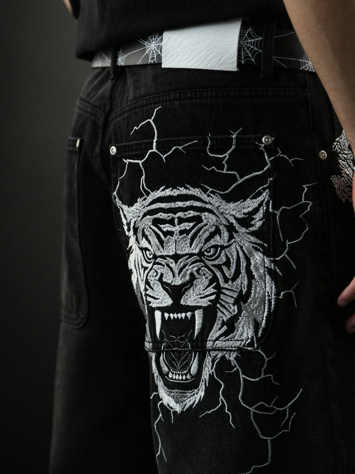 Mobius Tiger Jorts