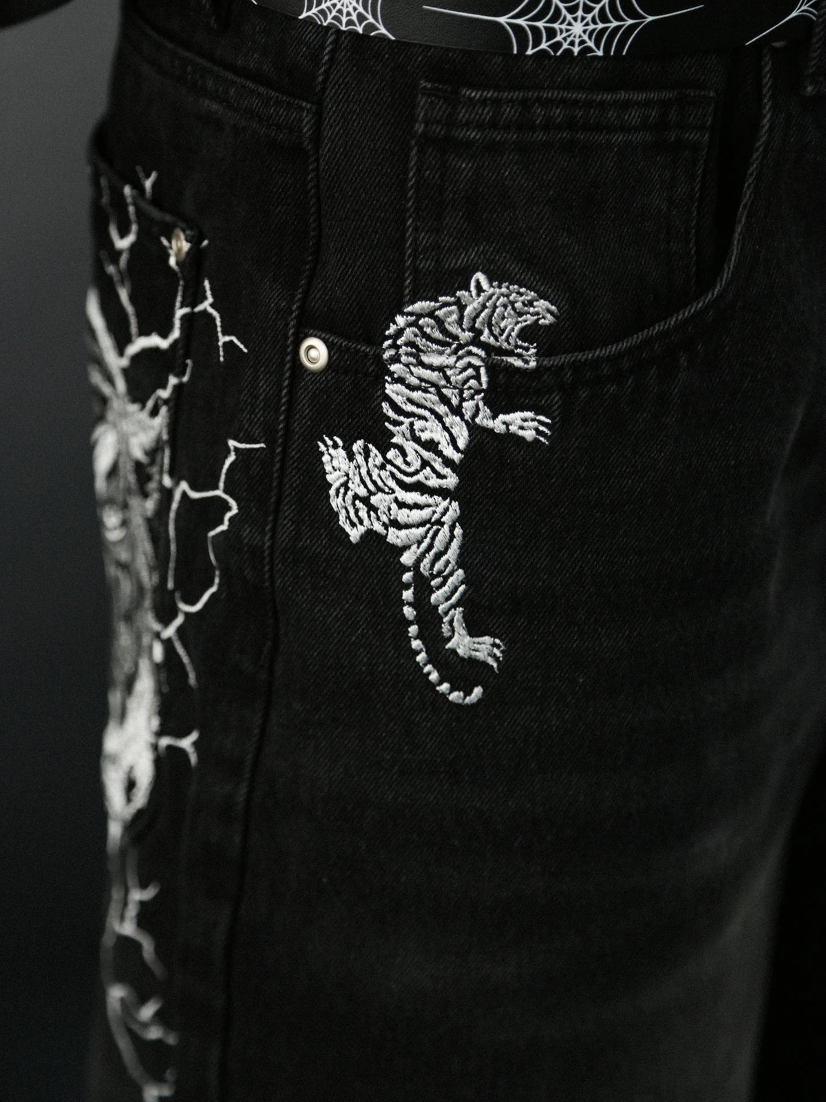 Mobius Tiger Jorts